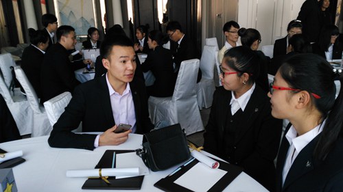 学院举行酒店管理专业现代学徒制项目学徒拜师仪式暨体验式教学第一课
